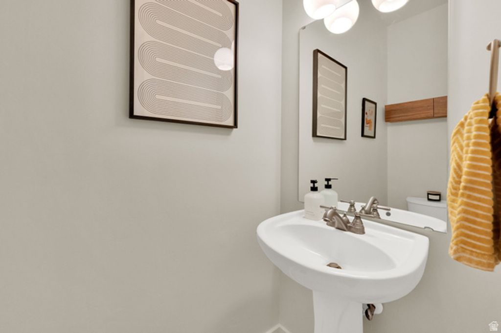 Image 13 of property listing at 11676 S HARVEST RAIN AVE, South Jordan, UT 84009