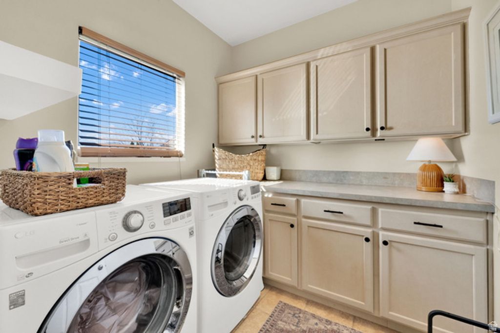 Image 14 of property listing at 11676 S HARVEST RAIN AVE, South Jordan, UT 84009