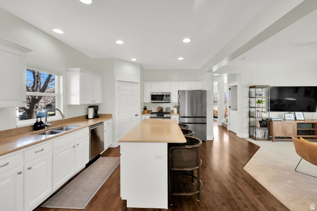 Image 8 of property listing at 11676 S HARVEST RAIN AVE, South Jordan, UT 84009