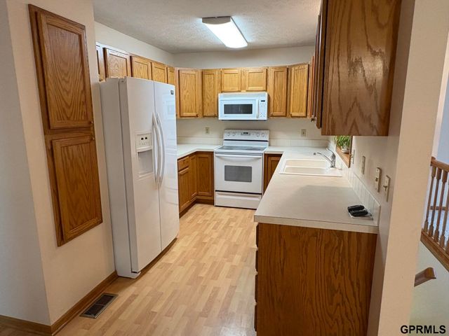 2300 Lynnridge Place, Lincoln, NE 68521