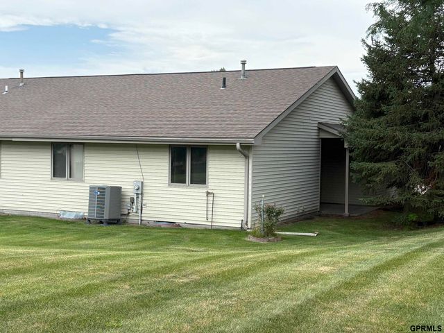 2300 Lynnridge Place, Lincoln, NE 68521