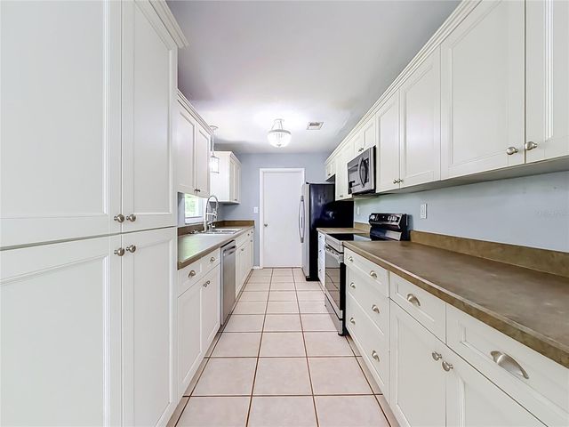 460 N PINE AVENUE, Oviedo, FL 32765