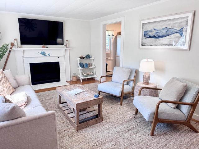 42 Vineyard Avenue, Hyannis, MA 02601