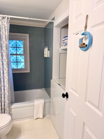 42 Vineyard Avenue, Hyannis, MA 02601