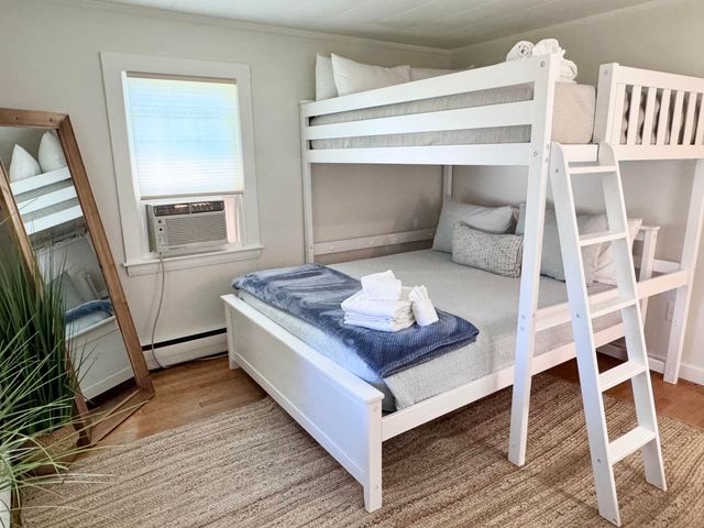 42 Vineyard Avenue, Hyannis, MA 02601