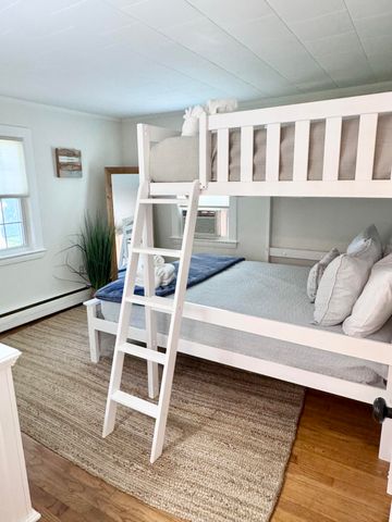 42 Vineyard Avenue, Hyannis, MA 02601