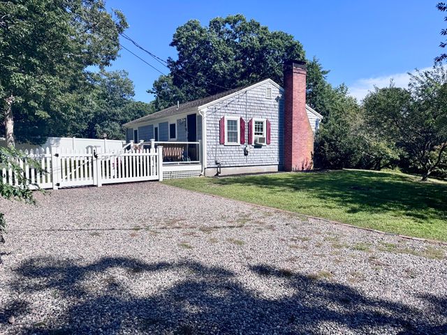 42 Vineyard Avenue, Hyannis, MA 02601