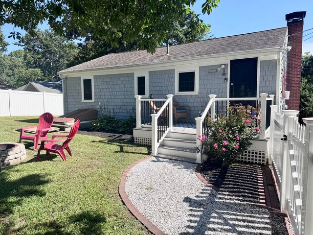 42 Vineyard Avenue, Hyannis, MA 02601
