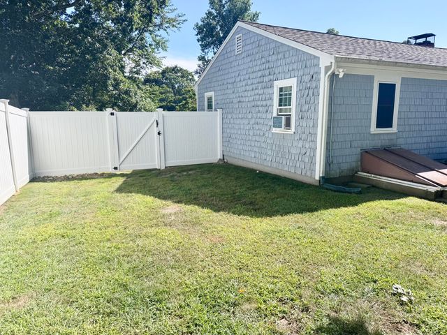 42 Vineyard Avenue, Hyannis, MA 02601