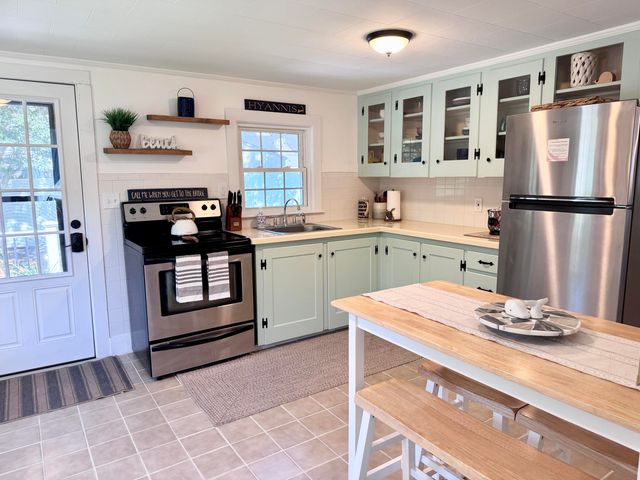 42 Vineyard Avenue, Hyannis, MA 02601