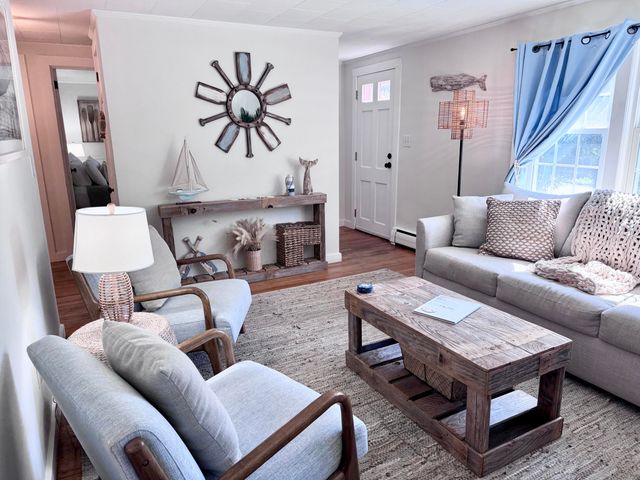 42 Vineyard Avenue, Hyannis, MA 02601