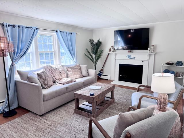 42 Vineyard Avenue, Hyannis, MA 02601