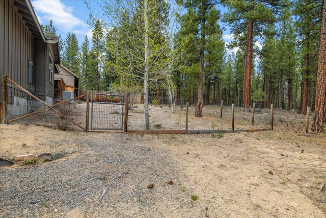 51601 Pine Loop Drive na, La Pine, OR 97739
