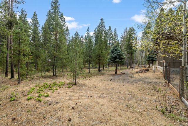 51601 Pine Loop Drive na, La Pine, OR 97739