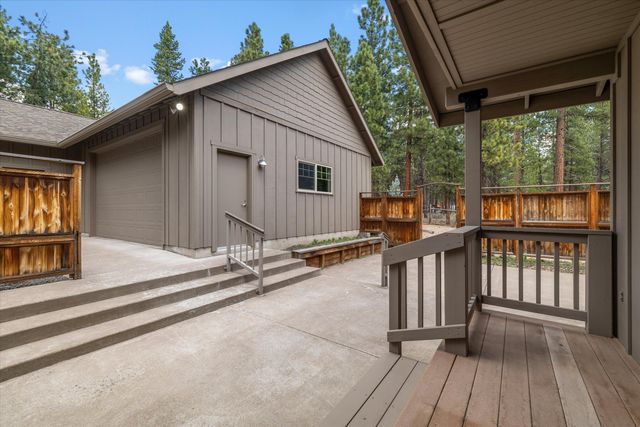 51601 Pine Loop Drive na, La Pine, OR 97739