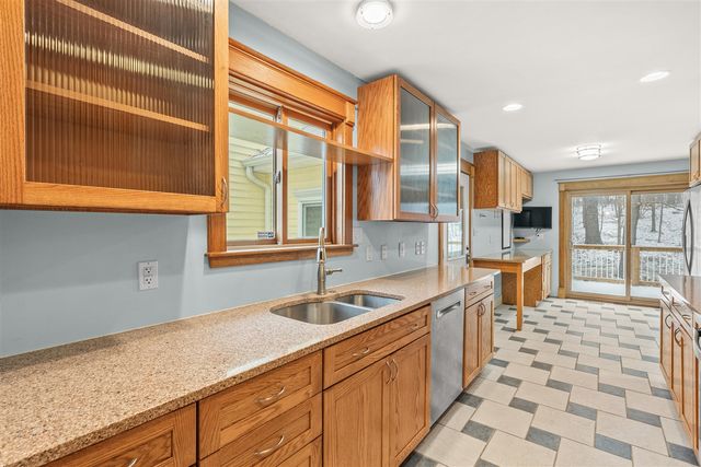 1070 N 3rd Street, Kalamazoo, MI 49009