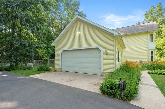 1070 N 3rd Street, Kalamazoo, MI 49009