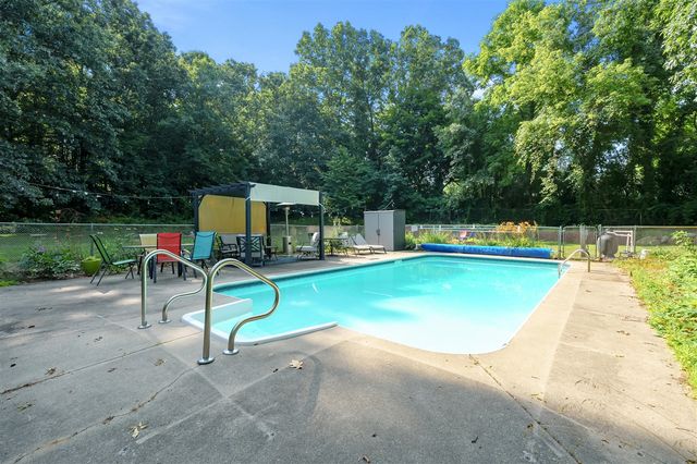 1070 N 3rd Street, Kalamazoo, MI 49009