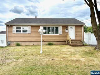 488 Steinway Road, Saddle Brook, NJ 07663