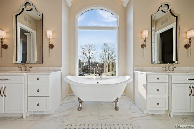 6253 Churchill Drive, Washington, MI 48095