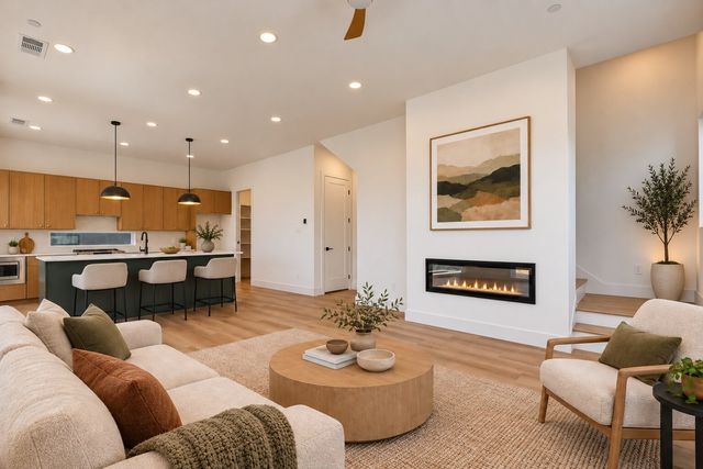 701 N Lancaster Avenue 105, Dallas, TX 75203