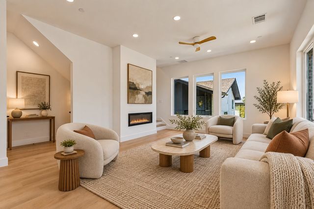 701 N Lancaster Avenue 105, Dallas, TX 75203