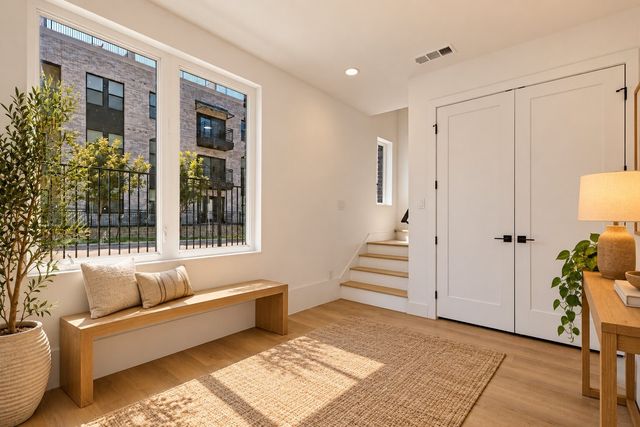 701 N Lancaster Avenue 105, Dallas, TX 75203