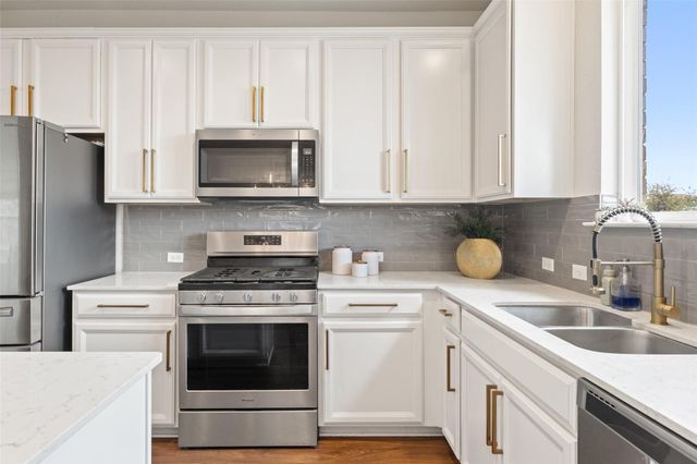 290 Bayberry CIR, Buda, TX 78610