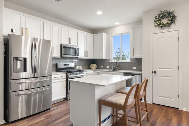 290 Bayberry CIR, Buda, TX 78610