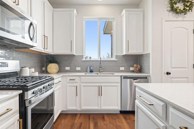 290 Bayberry CIR, Buda, TX 78610