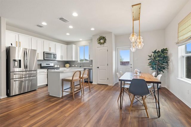 290 Bayberry CIR, Buda, TX 78610