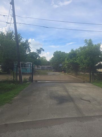 11049 Ell Road, Houston, TX 77093
