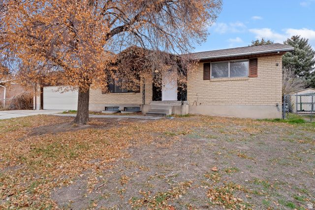 6925 S LEXINGTON DR, West Jordan, UT 84084