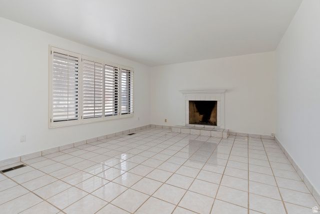 6925 S LEXINGTON DR, West Jordan, UT 84084