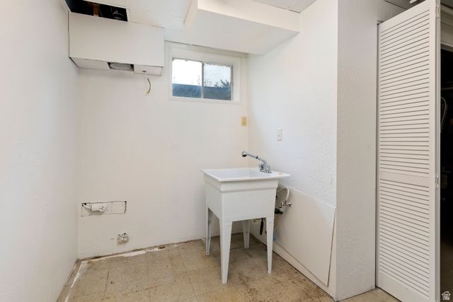 6925 S LEXINGTON DR, West Jordan, UT 84084