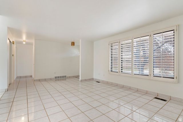 6925 S LEXINGTON DR, West Jordan, UT 84084