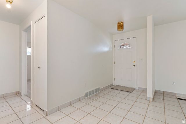 6925 S LEXINGTON DR, West Jordan, UT 84084