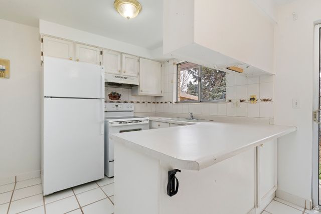 6925 S LEXINGTON DR, West Jordan, UT 84084