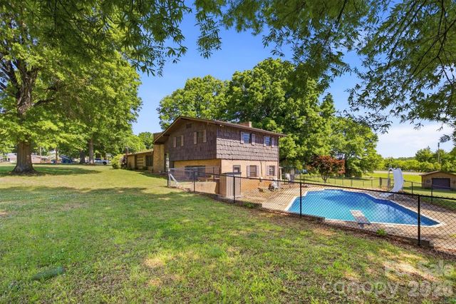 3634 Brookwood Drive, Maiden, NC 28650