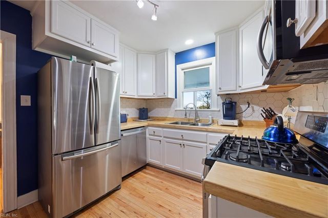 8817 Commodore DR, Norfolk, VA 23503