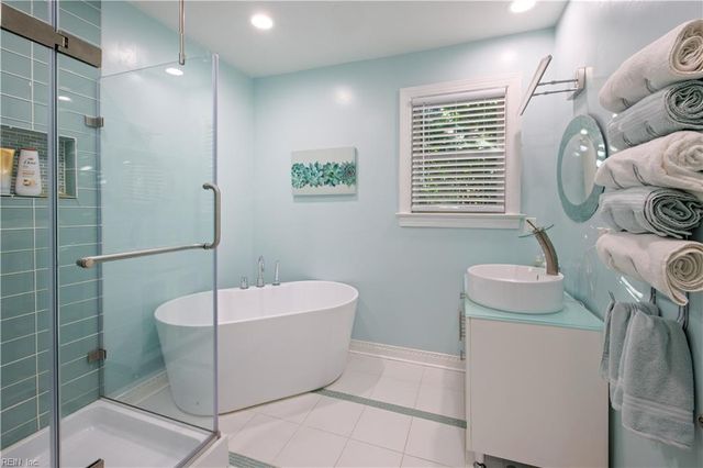 8817 Commodore DR, Norfolk, VA 23503