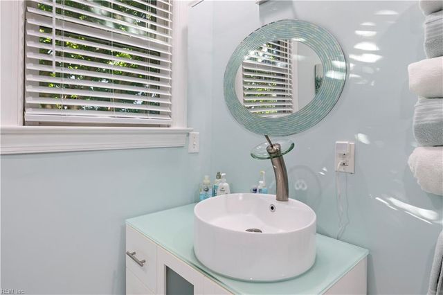 8817 Commodore DR, Norfolk, VA 23503