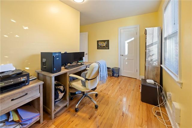 8817 Commodore DR, Norfolk, VA 23503