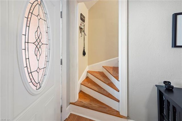 8817 Commodore DR, Norfolk, VA 23503