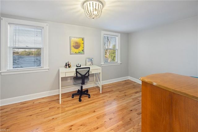 8817 Commodore DR, Norfolk, VA 23503