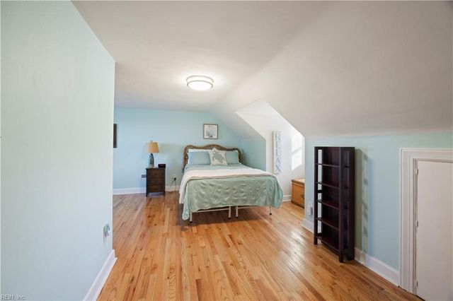 8817 Commodore DR, Norfolk, VA 23503