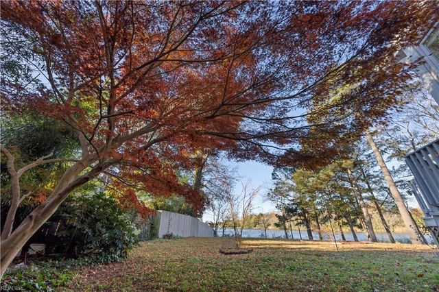 8817 Commodore DR, Norfolk, VA 23503