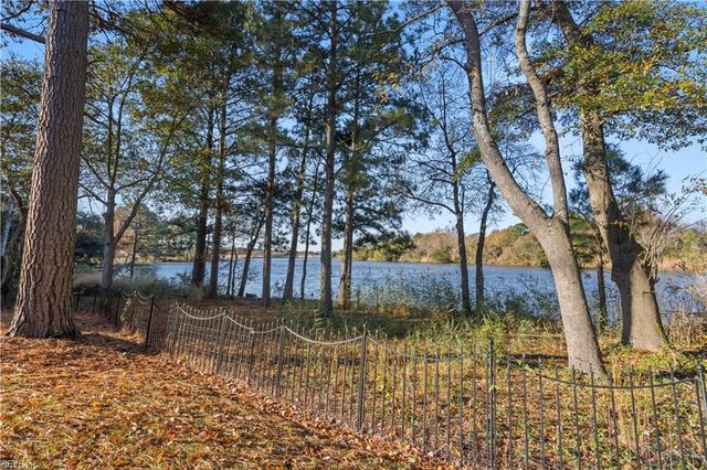 8817 Commodore DR, Norfolk, VA 23503