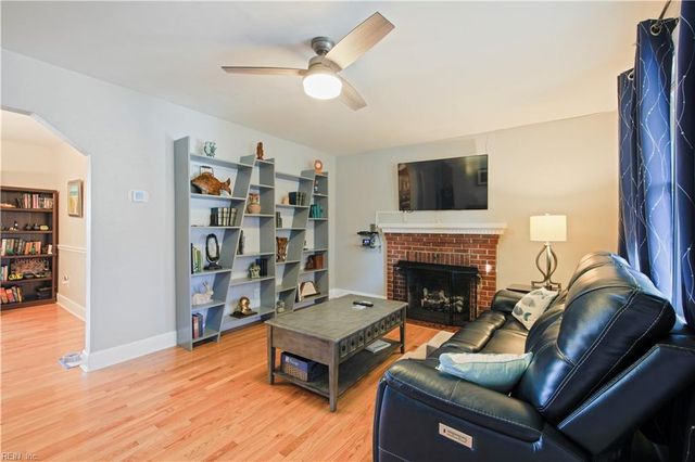 8817 Commodore DR, Norfolk, VA 23503