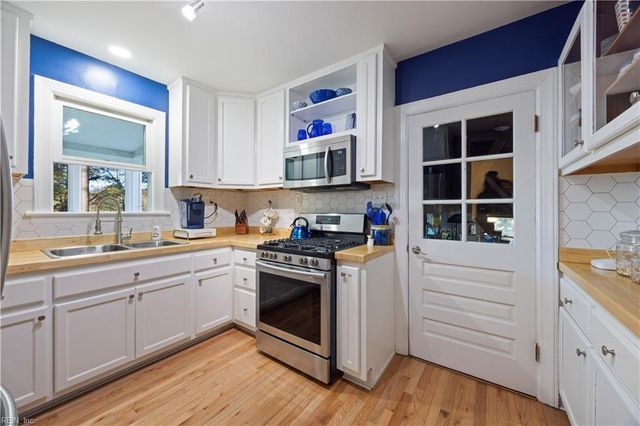 8817 Commodore DR, Norfolk, VA 23503